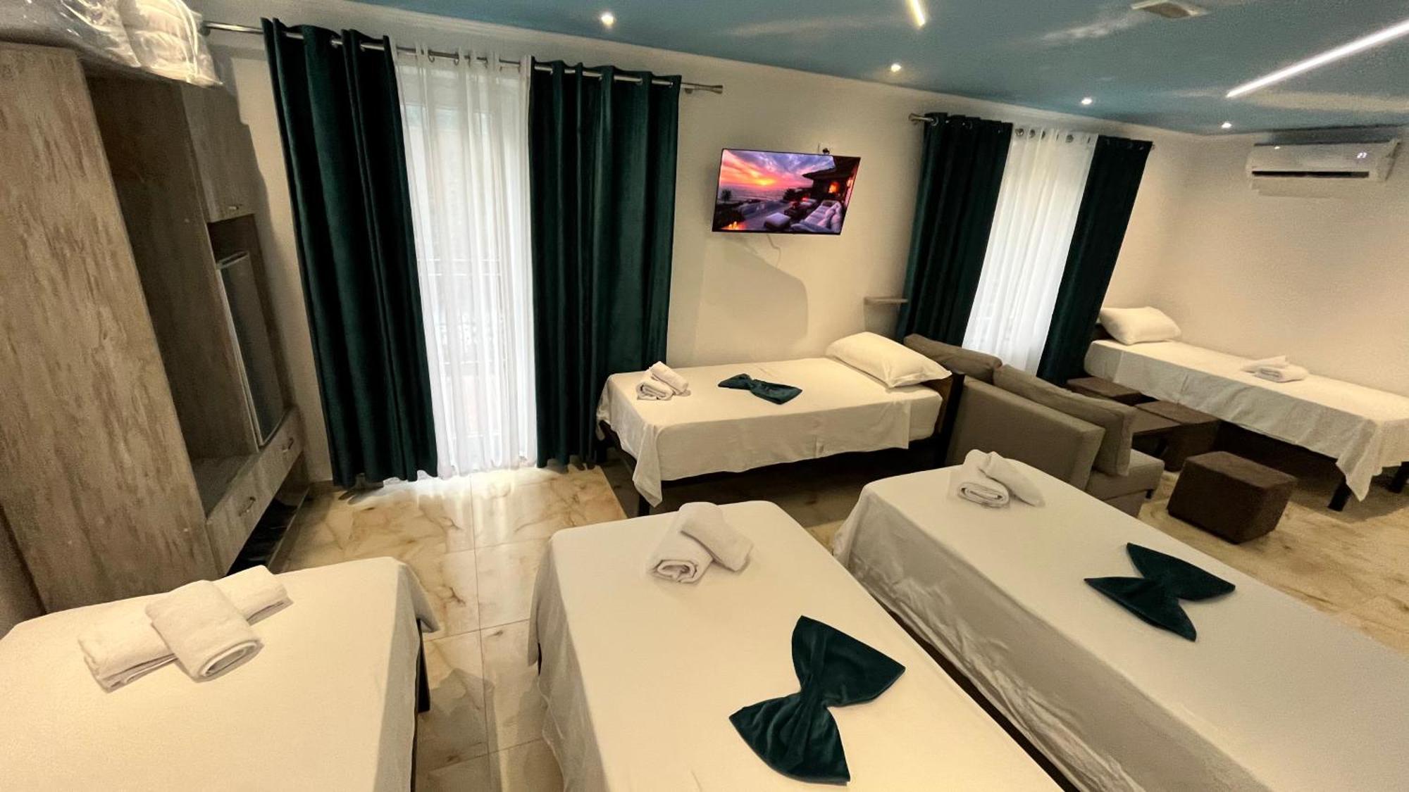 Hotel Davids Koman Экстерьер фото