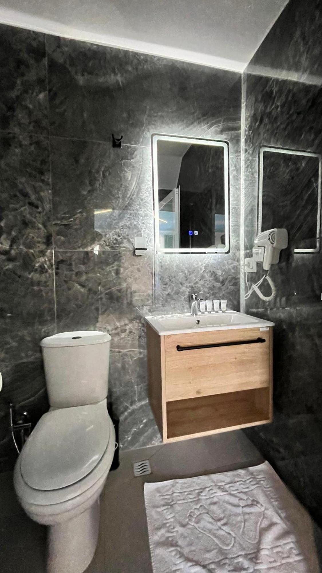 Hotel Davids Koman Экстерьер фото