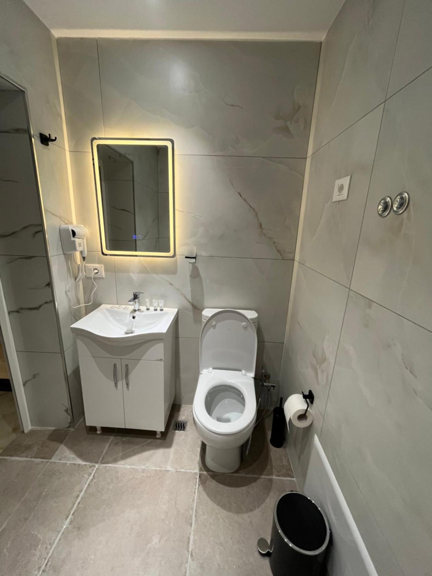 Hotel Davids Koman Экстерьер фото